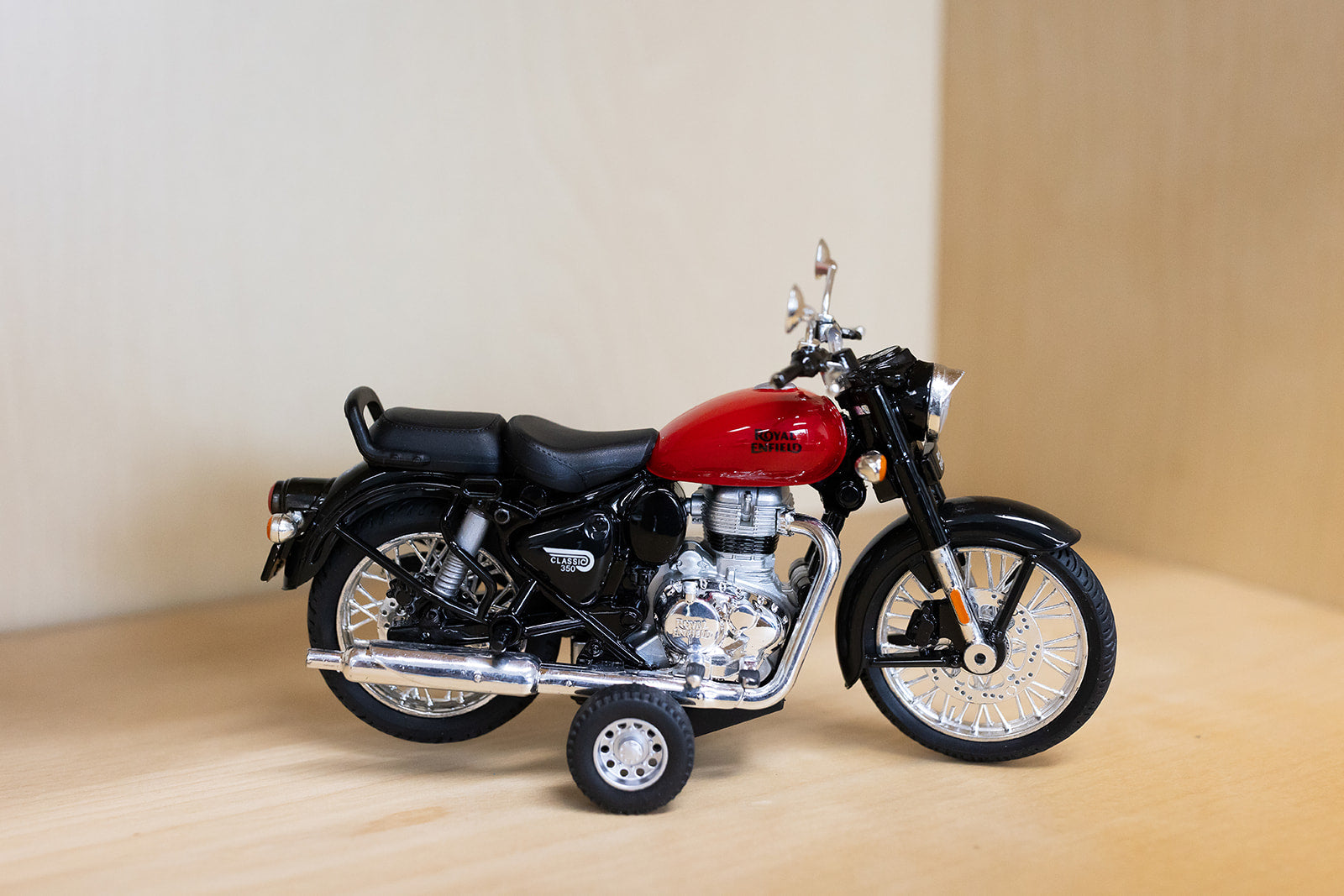 ROYAL ENFIELD CLASSIC 350 MOTORCYCLE PULL BACK SCALE 1:15