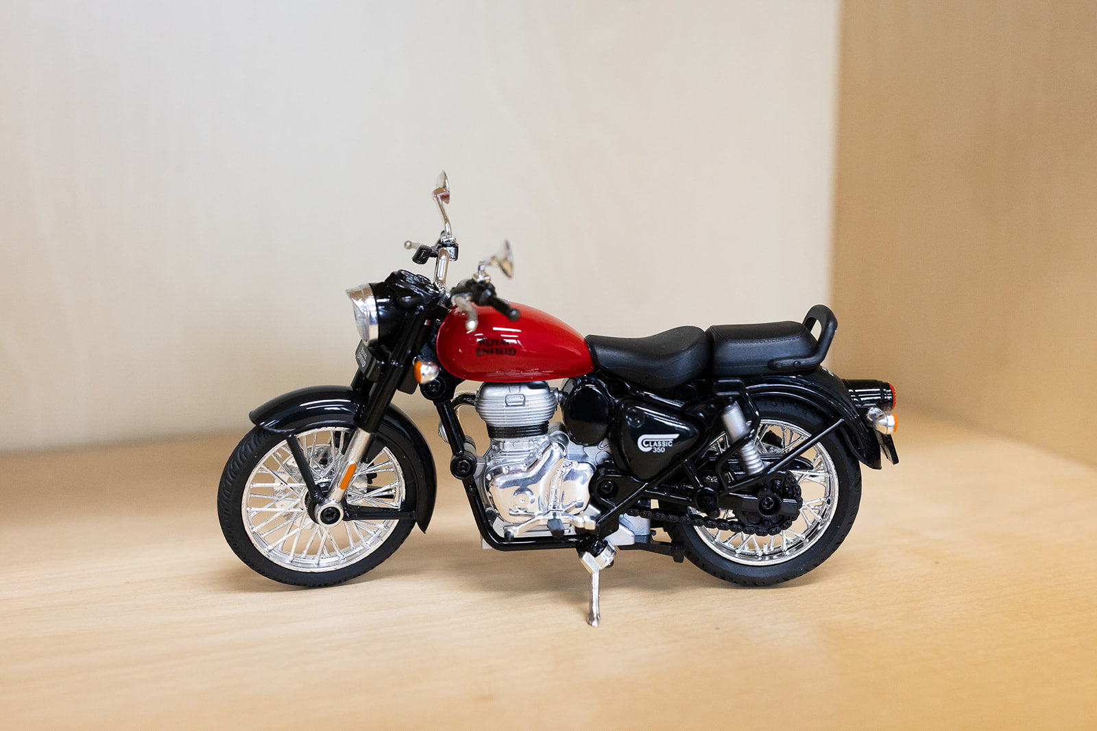 ROYAL ENFIELD CLASSIC 350 MOTORCYCLE PULL BACK SCALE 1:15