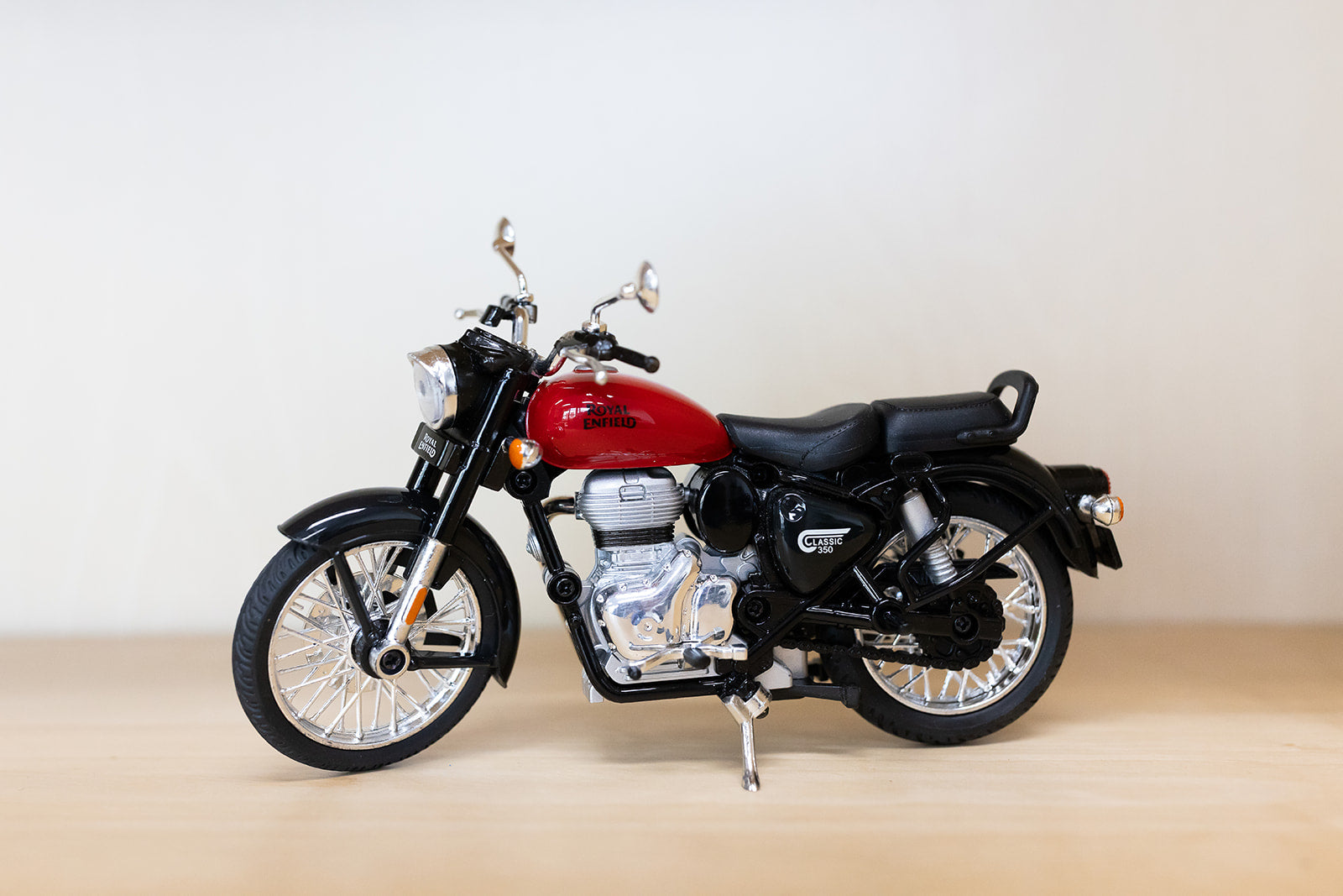 ROYAL ENFIELD CLASSIC 350 MOTORCYCLE PULL BACK SCALE 1:15